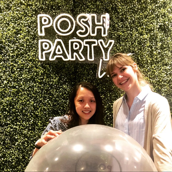 Meet your Posher, Gloria - Picture 2 of 3